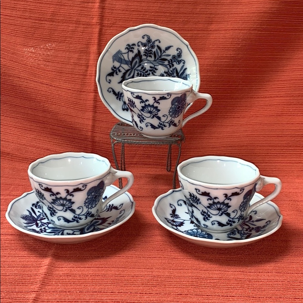 Vintage Blue Danube Teacups & Saucers - 9 pieces